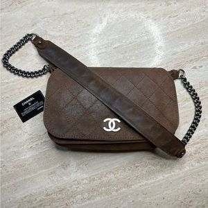 SOLD // 😭Chanel Medium/Large Highlander Messenger Bag Brown (2013)